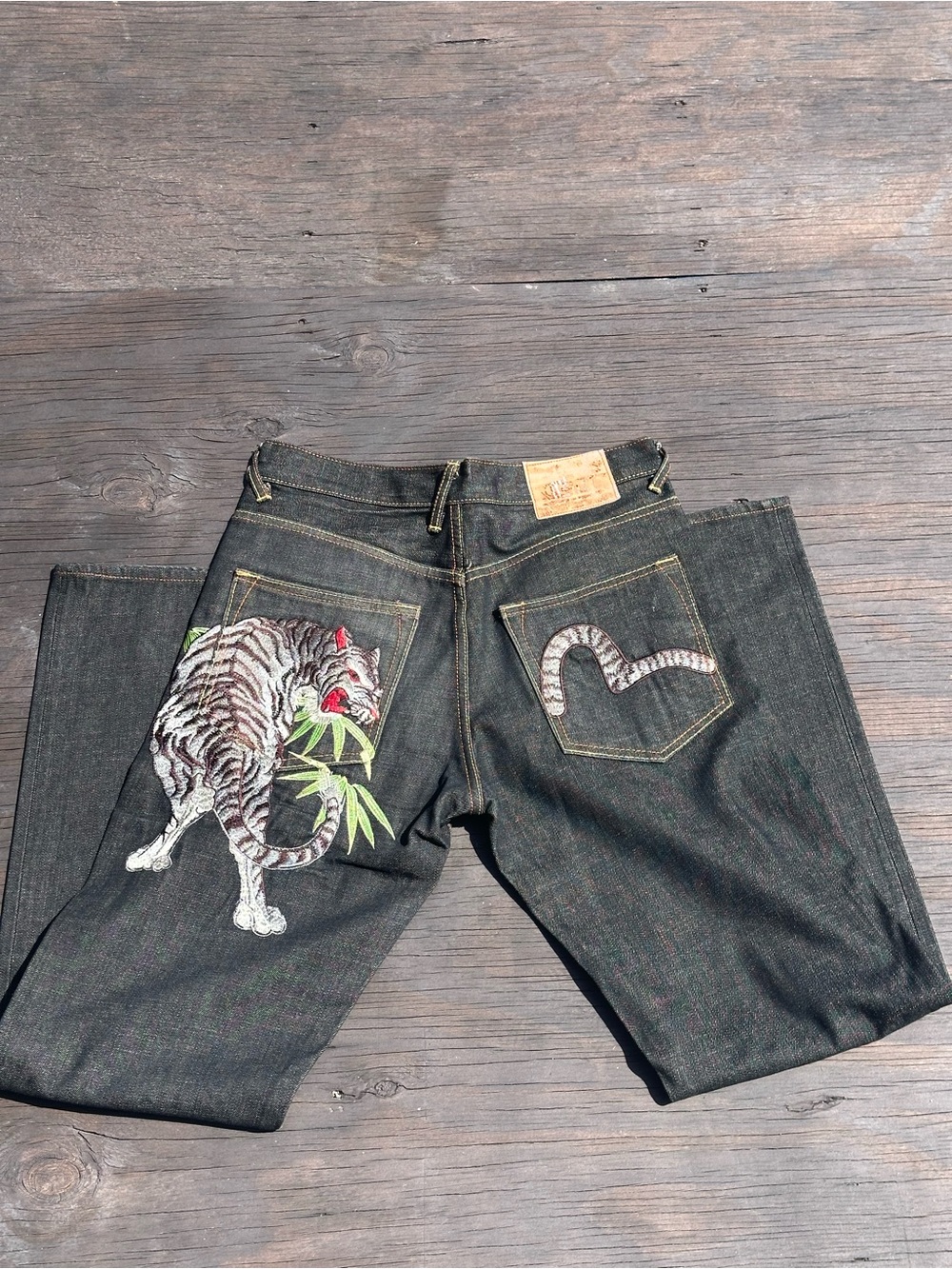 EVISU Dark Indigo Denim Tiger Embroidered Jeans Size 32